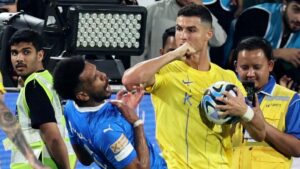 Ronaldo elbowing oponent of Al Hilal